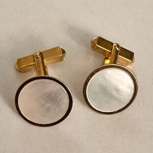 Elegant Vintage Mother of Pearl Gold Tone Cufflinks